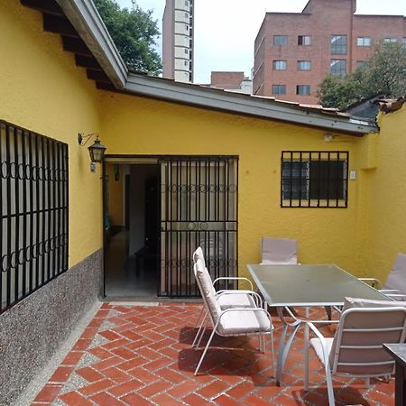 Yellow House Hostel 麦德林 外观 照片