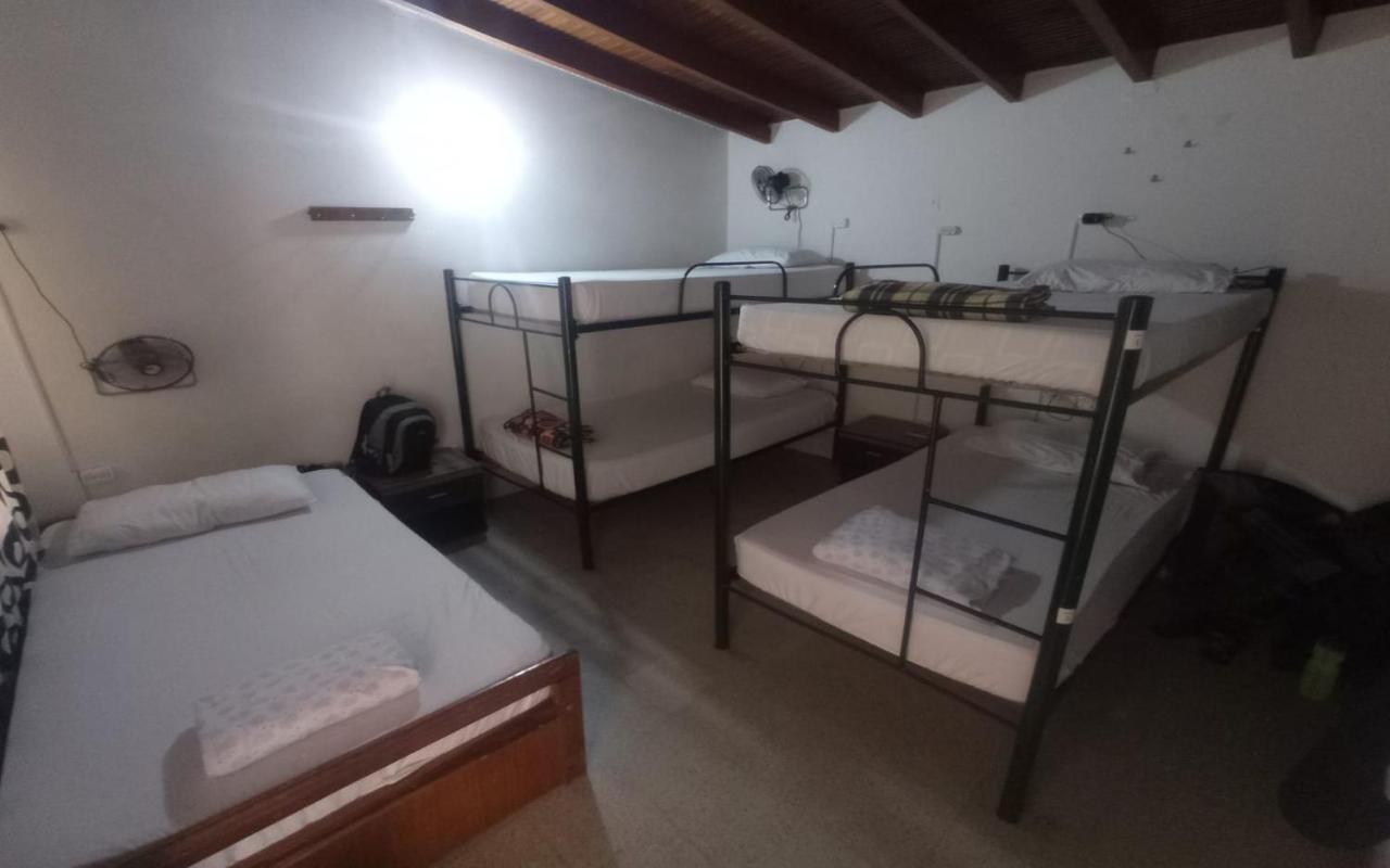 Yellow House Hostel 麦德林 外观 照片