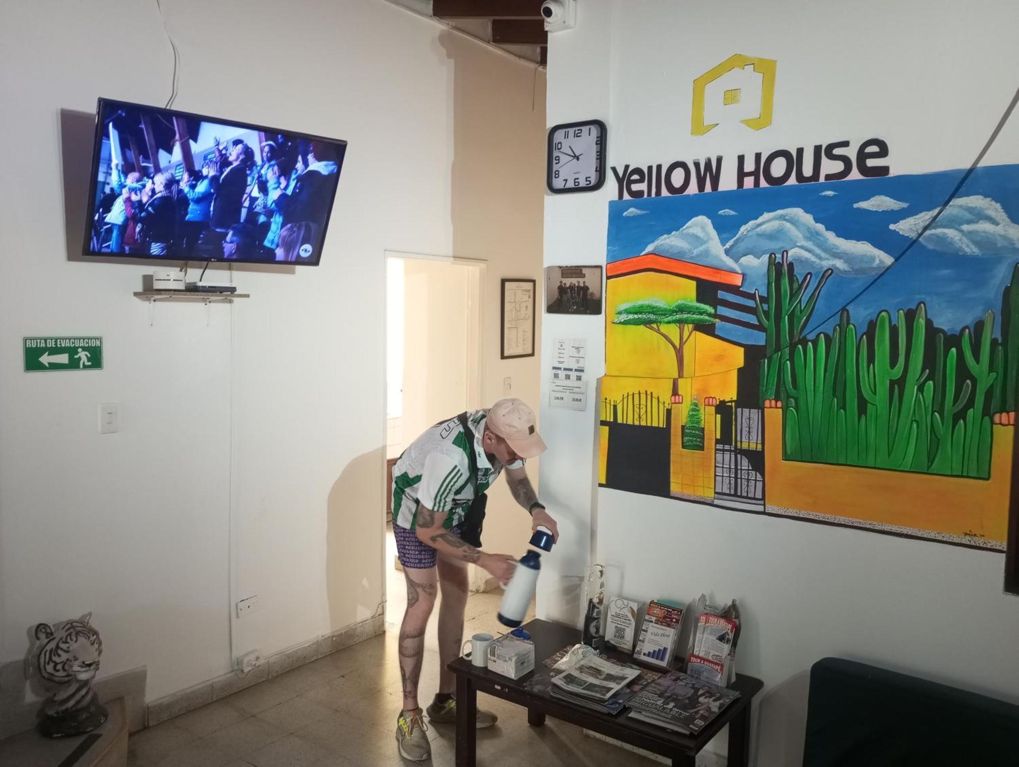Yellow House Hostel 麦德林 外观 照片