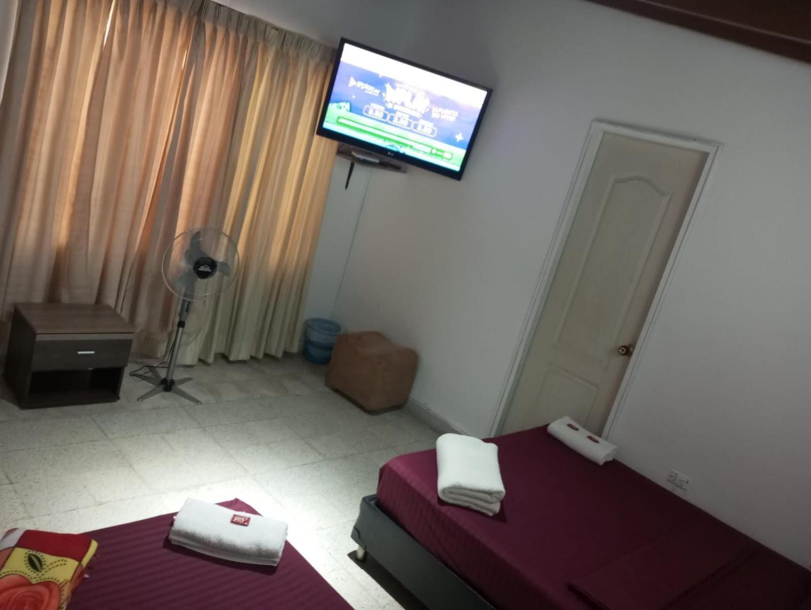 Yellow House Hostel 麦德林 外观 照片